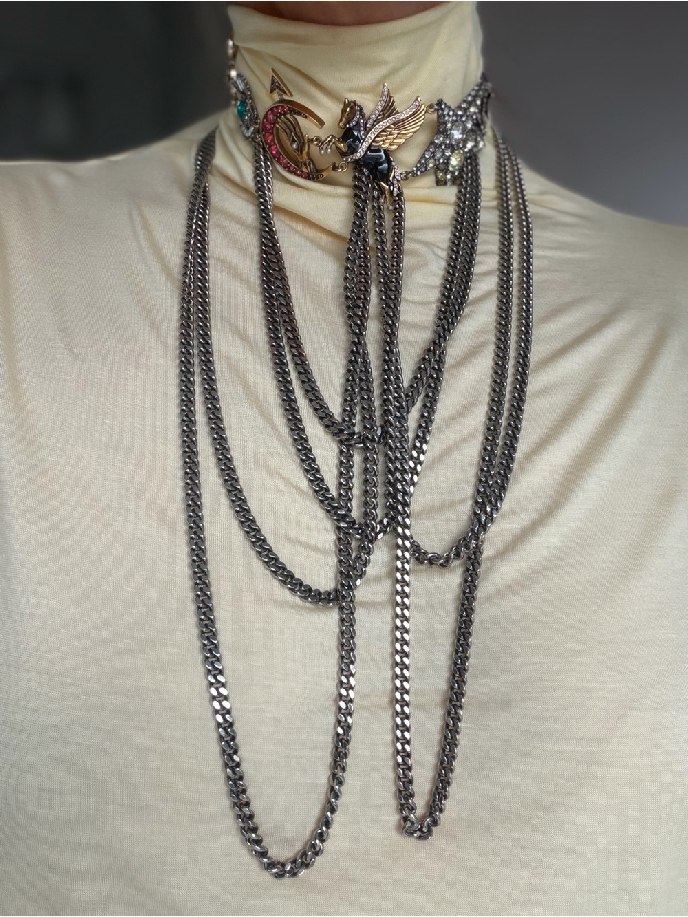 Alexander McQueen Mixed Metal Charm Choker Necklace - Picture 3 of 6
